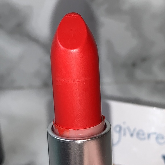 DANGEROUS NWOB Retro Matte Lipstick MAC - Picture 4 of 16
